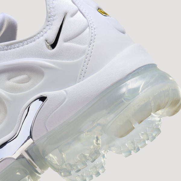 Nike vapormax plus sale triple grey chrome